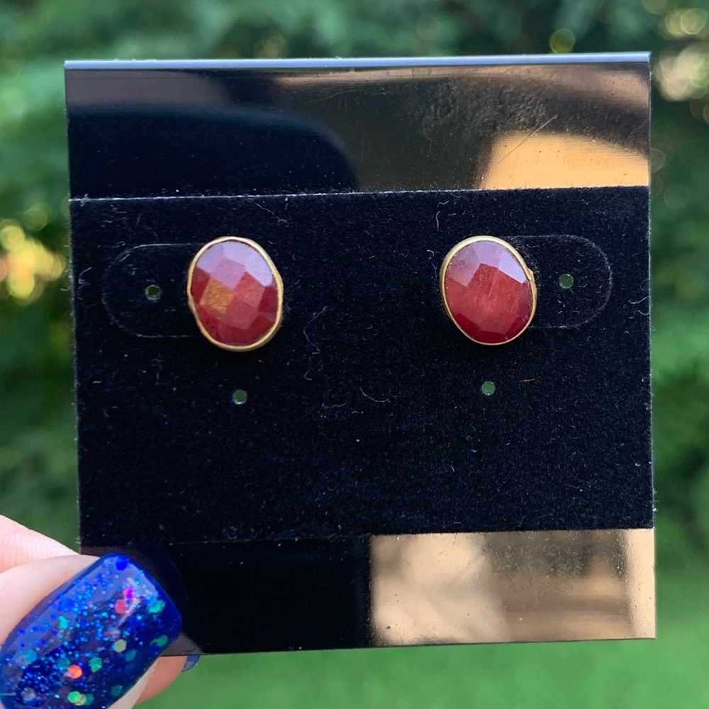 NWT Large Oval Garnet Faceted Studs - Picture 4 of 9